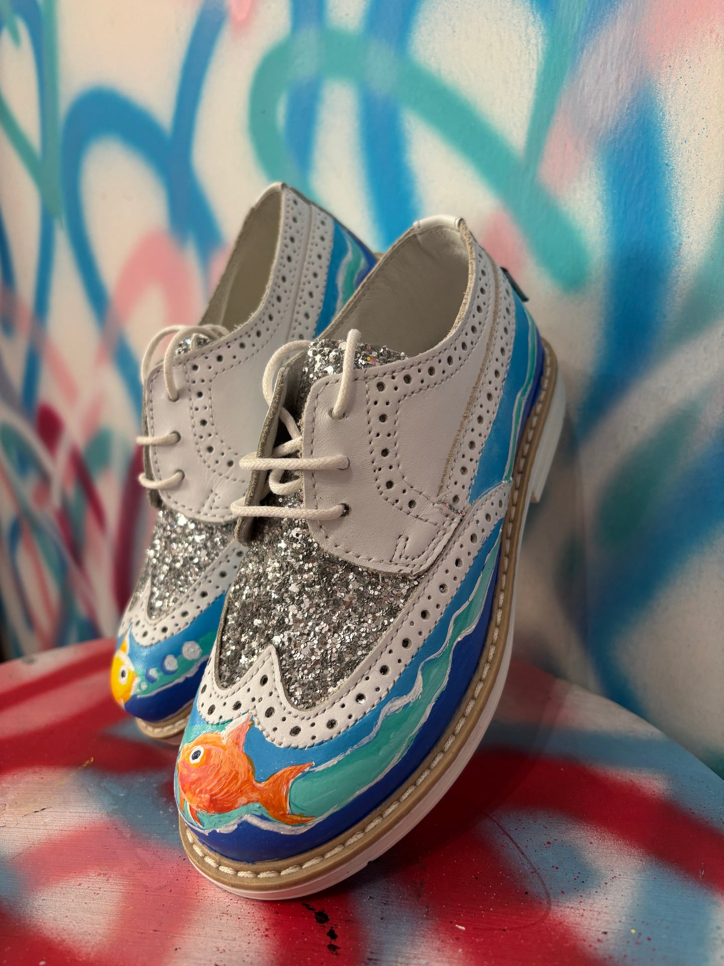 Scarpa in Vera Pelle con Glitter e Pesci Dipinti a Mano