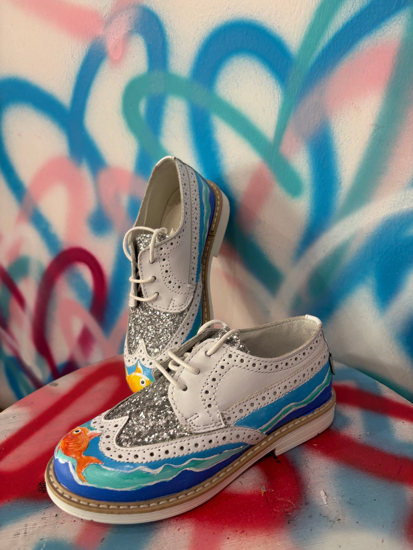 Scarpa in Vera Pelle con Glitter e Pesci Dipinti a Mano