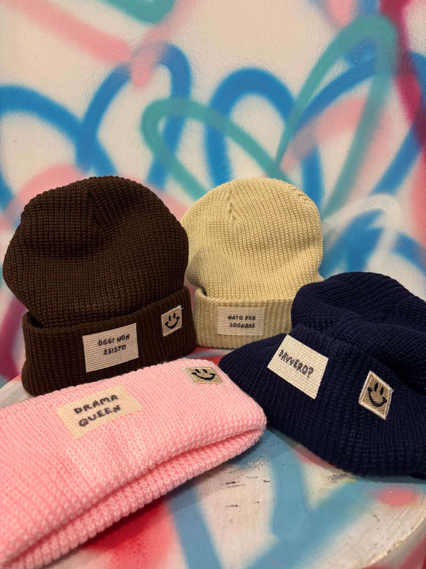 Cappellino Beanie Rosa – “Drama Queen” – Unisex, Pezzo unico