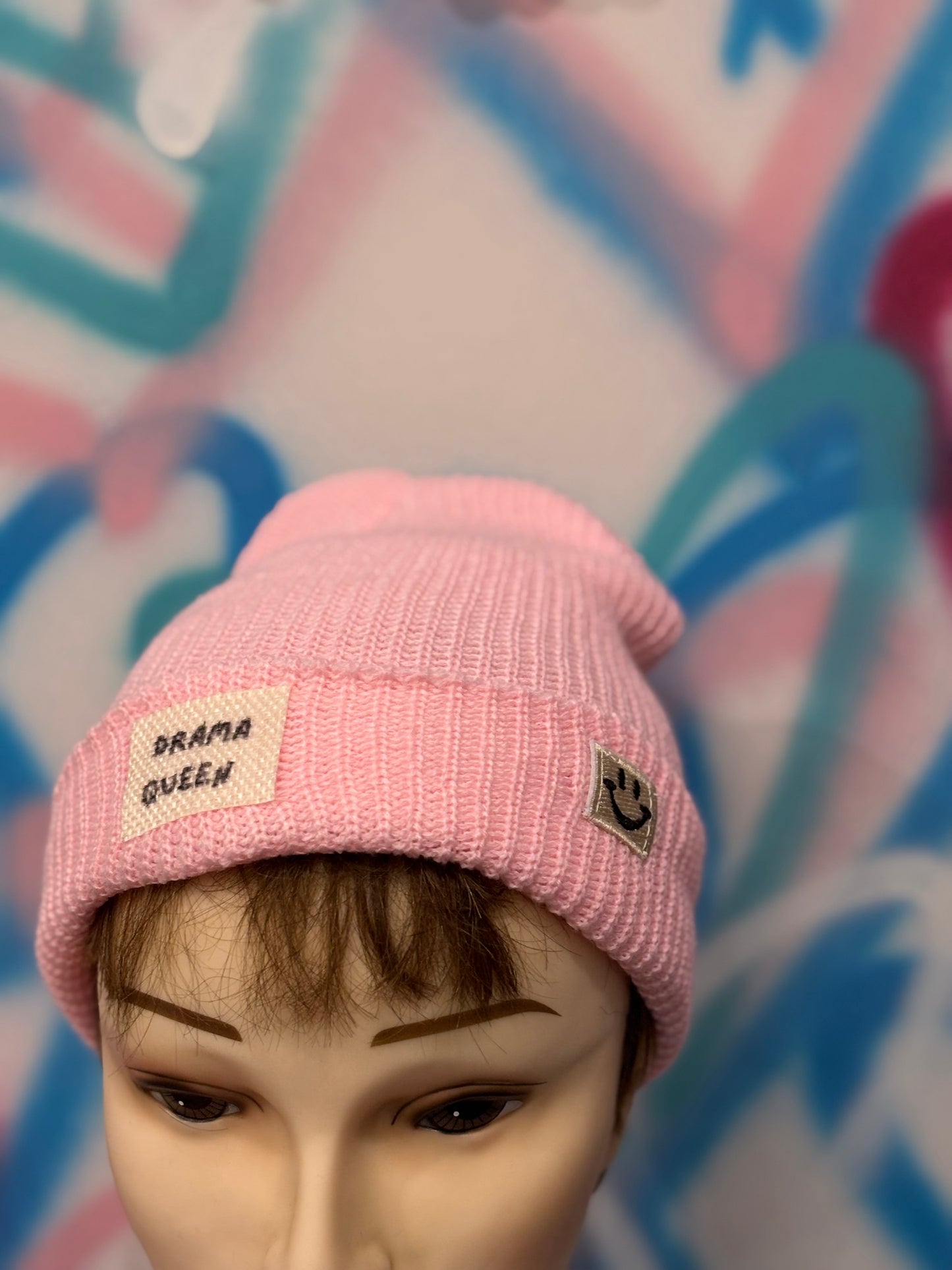 Cappellino Beanie Rosa – “Drama Queen” – Unisex, Pezzo unico