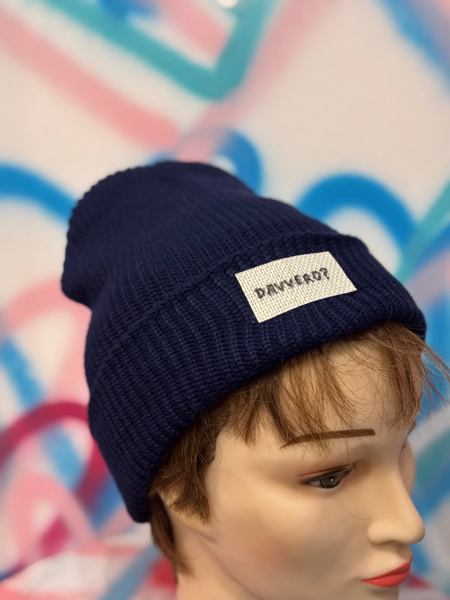 Cappellino Beanie Blu Navy – “Davvero?” – Unisex, Pezzo unico