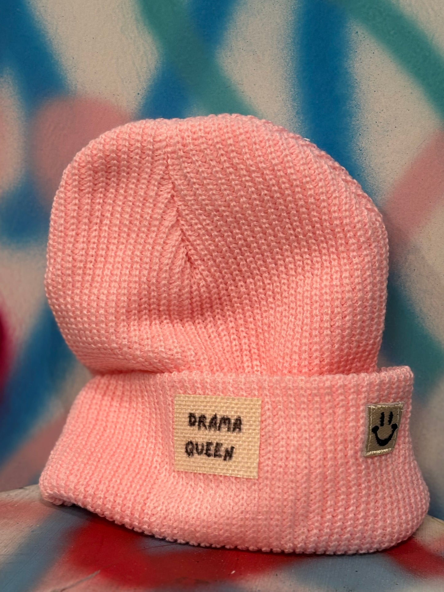 Cappellino Beanie Rosa – “Drama Queen” – Unisex, Pezzo unico