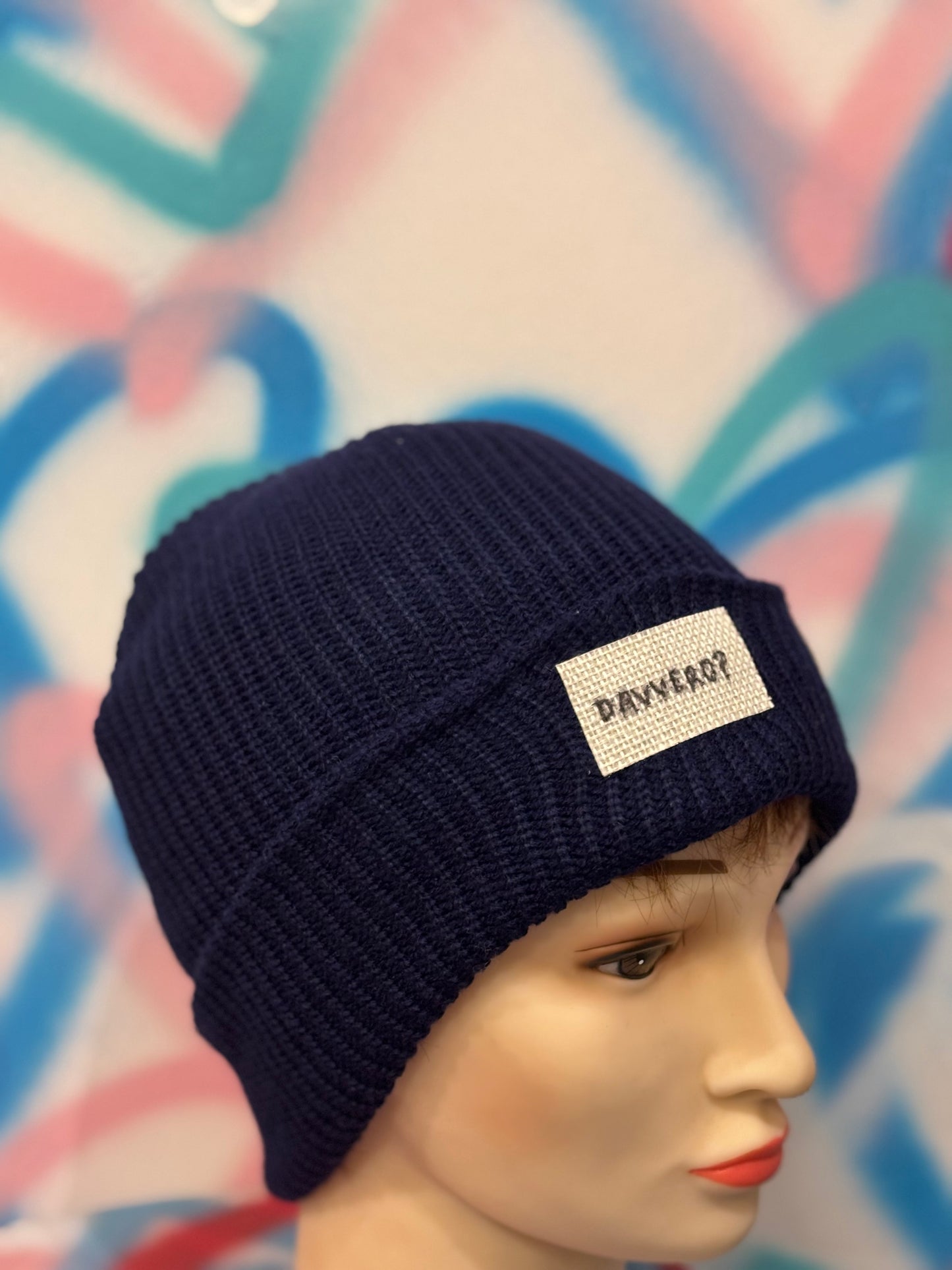 Cappellino Beanie Blu Navy – “Davvero?” – Unisex, Pezzo unico