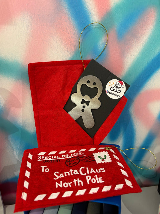 Apribottiglie in Acciaio “Gingerbread” con Busta Lettera per Babbo Natale – Idea Regalo Natalizia