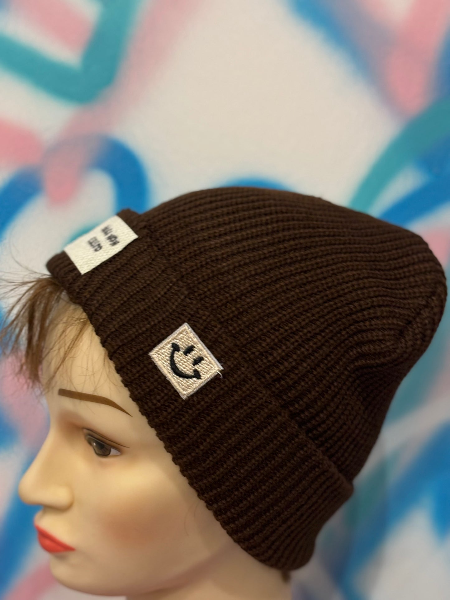 Cappellino Beanie Marrone – “Oggi non esisto” – Unisex, Pezzo unico