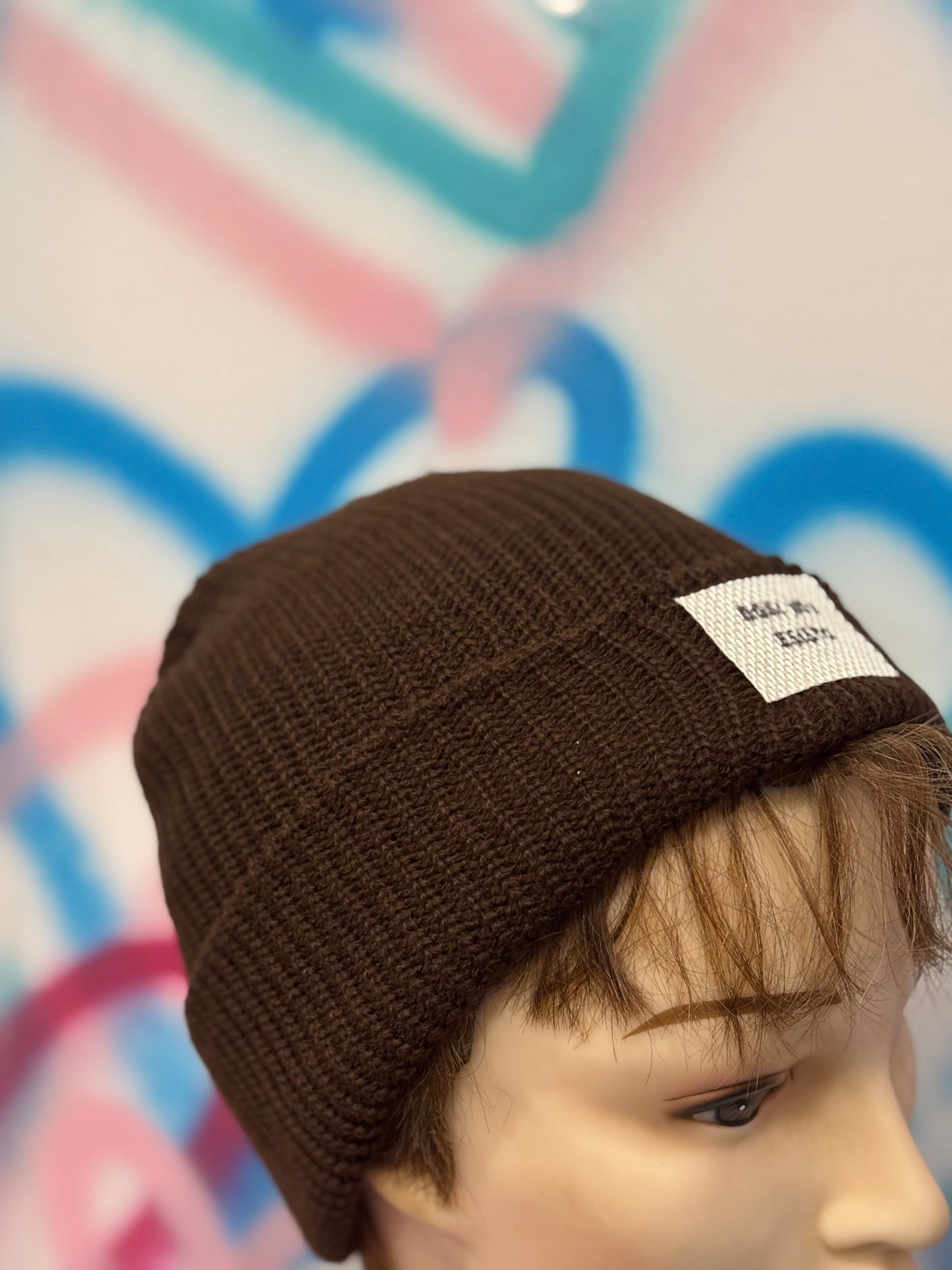 Cappellino Beanie Marrone – “Oggi non esisto” – Unisex, Pezzo unico